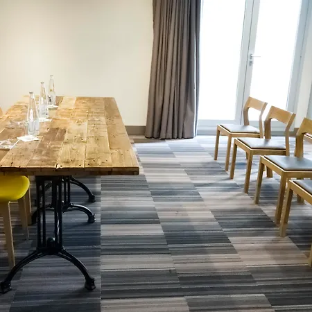 Generator אכסניה ברצלונה