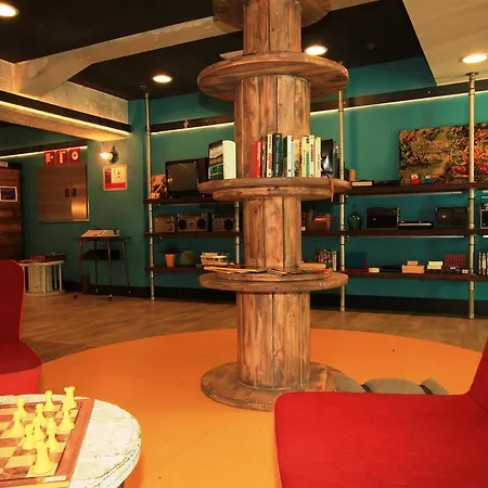 Auberge de jeunesse Generator